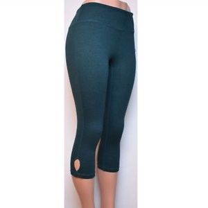 NWT🎁Reebok Active Capri Leggings